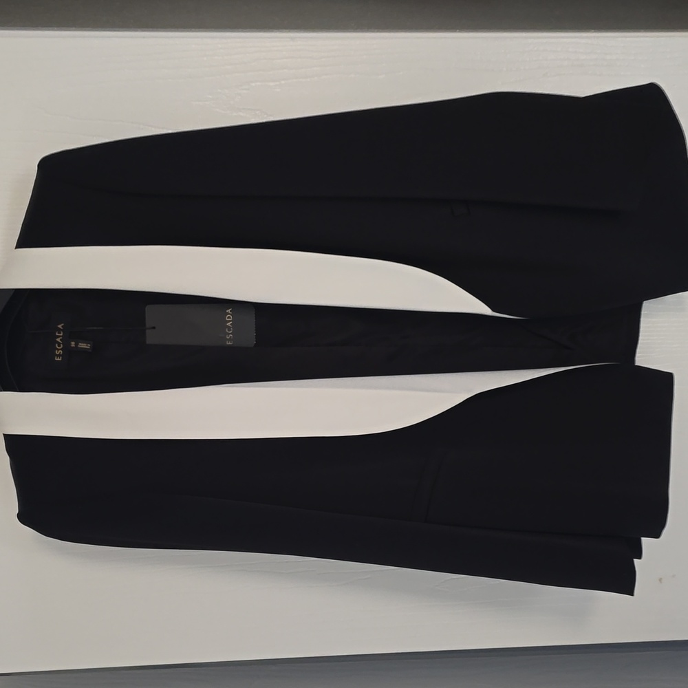 Escada Black W White Lapel,  Blazer Sz 36 NWT